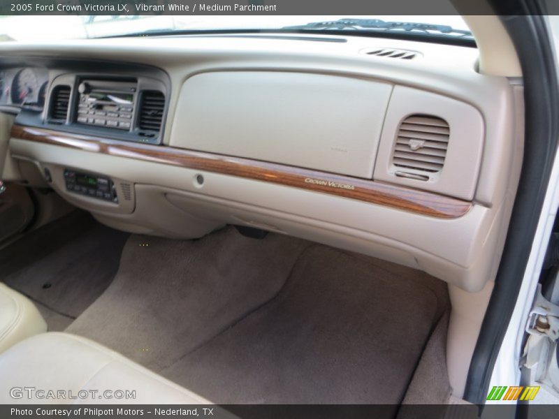 Vibrant White / Medium Parchment 2005 Ford Crown Victoria LX