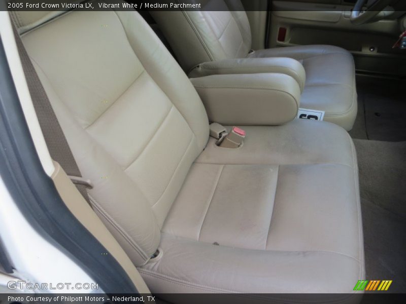 Vibrant White / Medium Parchment 2005 Ford Crown Victoria LX