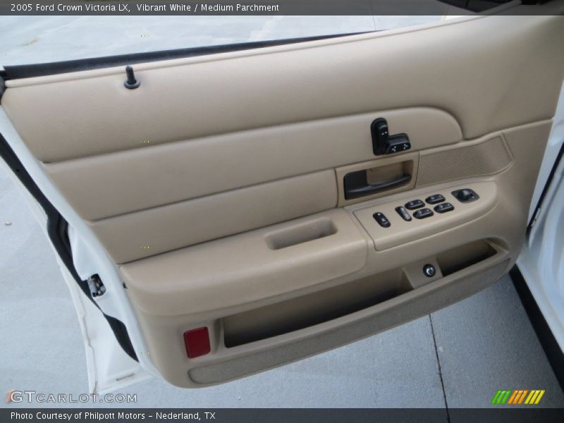 Vibrant White / Medium Parchment 2005 Ford Crown Victoria LX