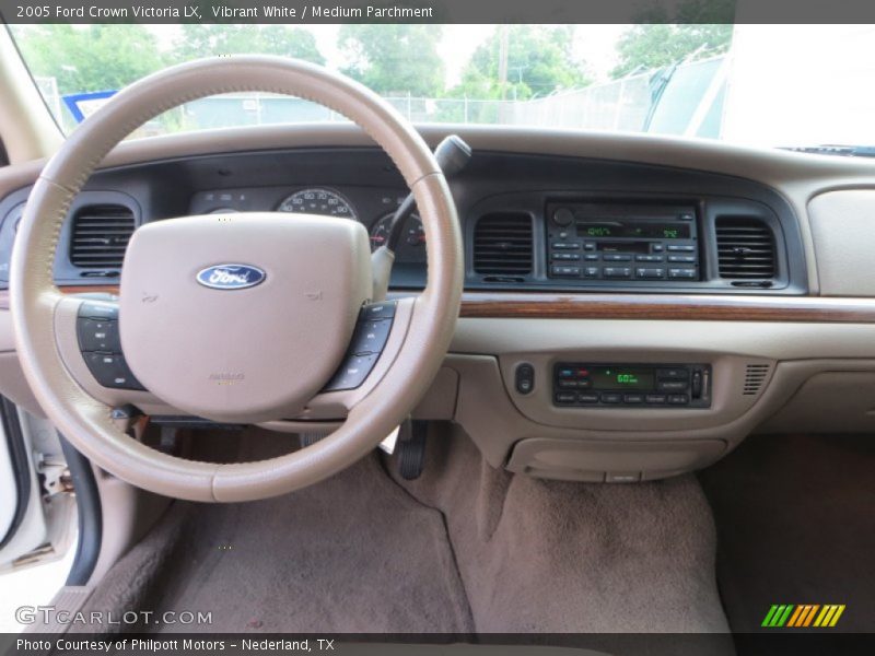 Vibrant White / Medium Parchment 2005 Ford Crown Victoria LX
