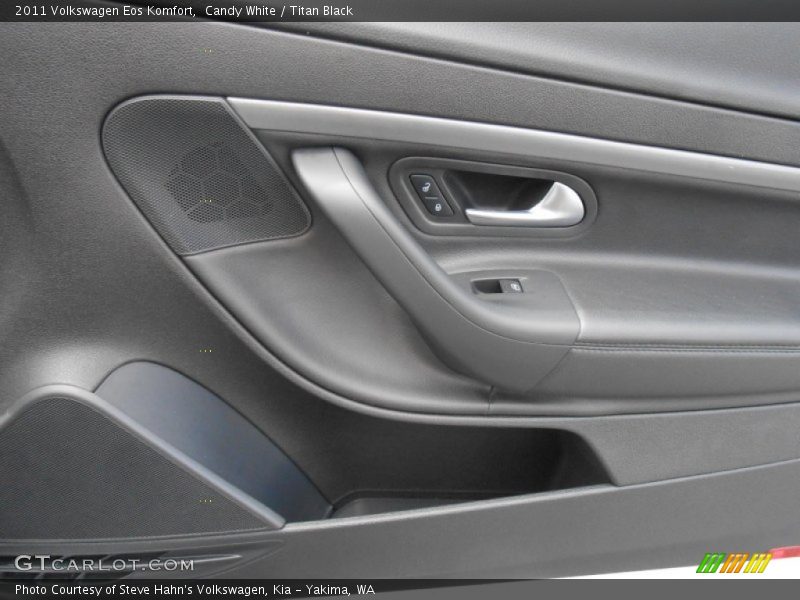 Candy White / Titan Black 2011 Volkswagen Eos Komfort