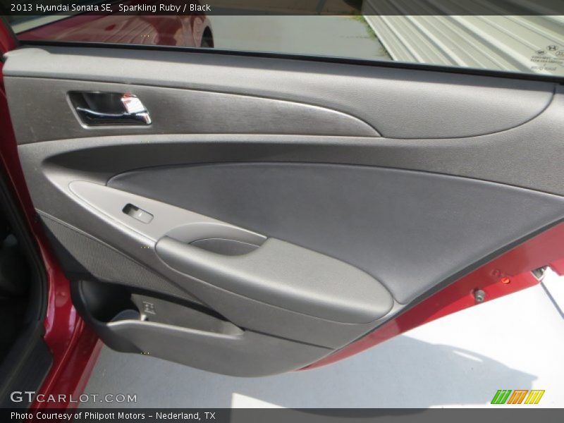 Sparkling Ruby / Black 2013 Hyundai Sonata SE