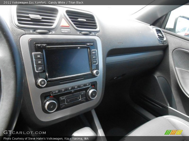 Candy White / Titan Black 2011 Volkswagen Eos Komfort
