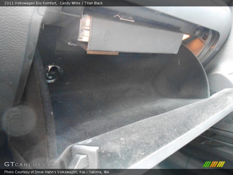 Candy White / Titan Black 2011 Volkswagen Eos Komfort