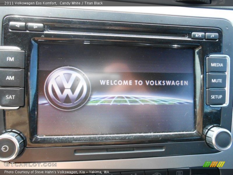 Candy White / Titan Black 2011 Volkswagen Eos Komfort