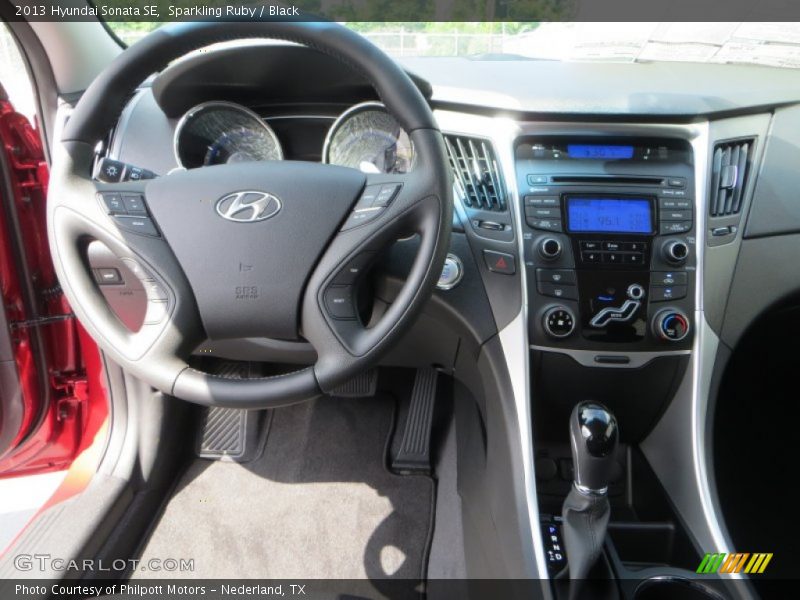 Sparkling Ruby / Black 2013 Hyundai Sonata SE