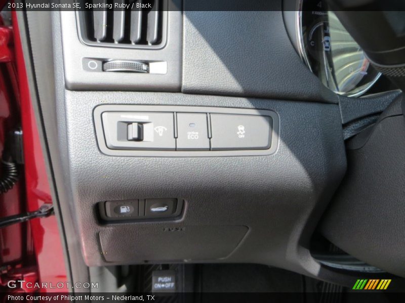 Sparkling Ruby / Black 2013 Hyundai Sonata SE