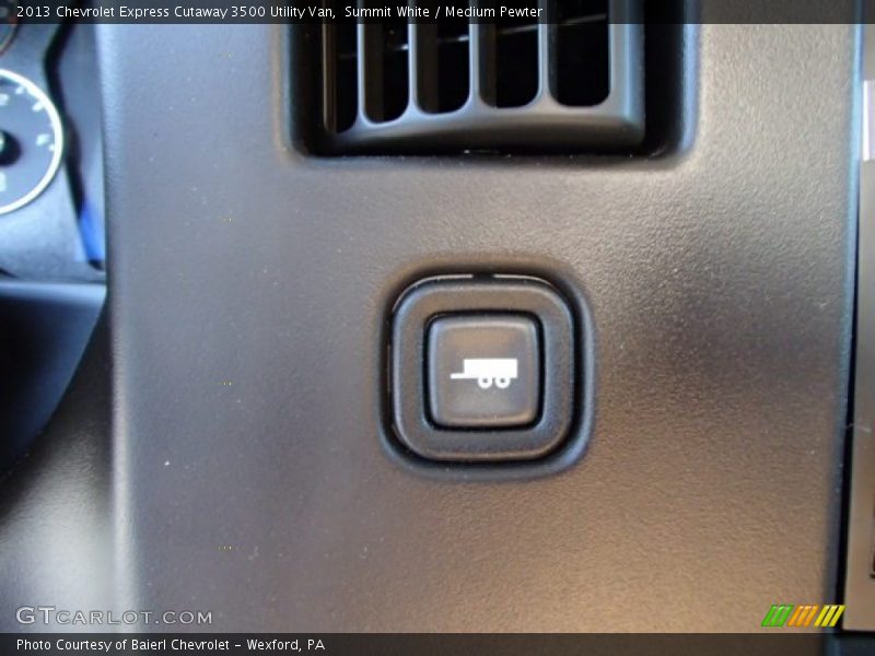 Summit White / Medium Pewter 2013 Chevrolet Express Cutaway 3500 Utility Van
