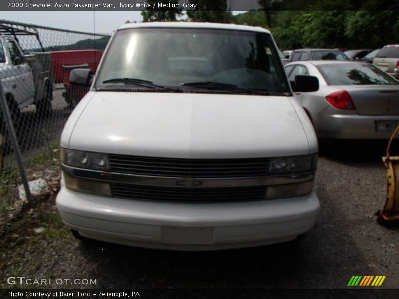 Ivory White / Medium Gray 2000 Chevrolet Astro Passenger Van