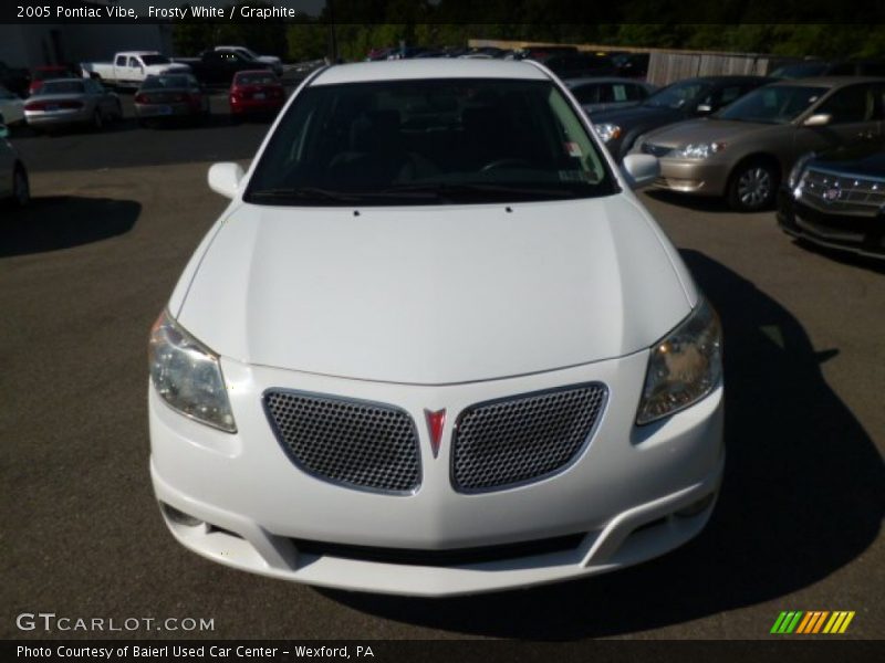 Frosty White / Graphite 2005 Pontiac Vibe
