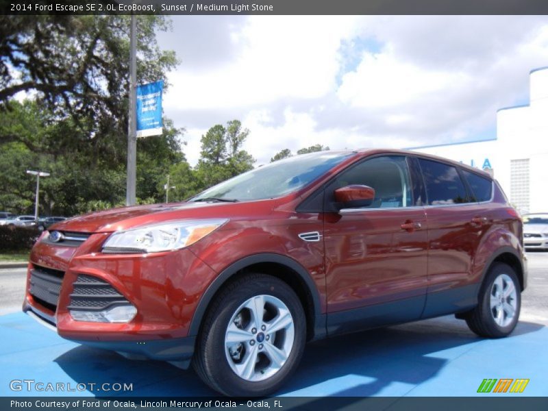 Front 3/4 View of 2014 Escape SE 2.0L EcoBoost