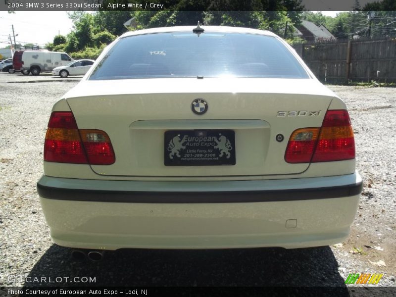 Alpine White / Grey 2004 BMW 3 Series 330xi Sedan