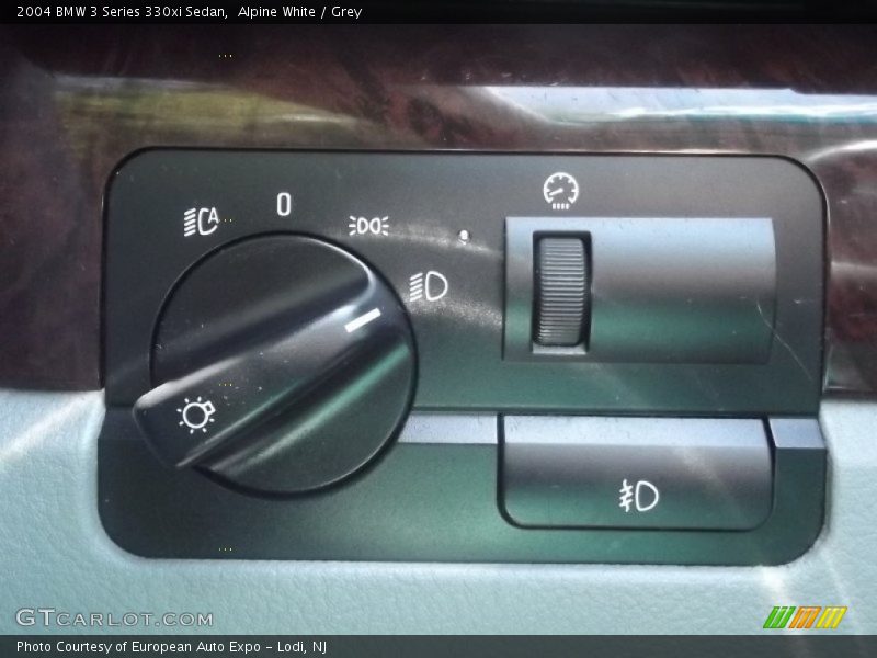 Alpine White / Grey 2004 BMW 3 Series 330xi Sedan