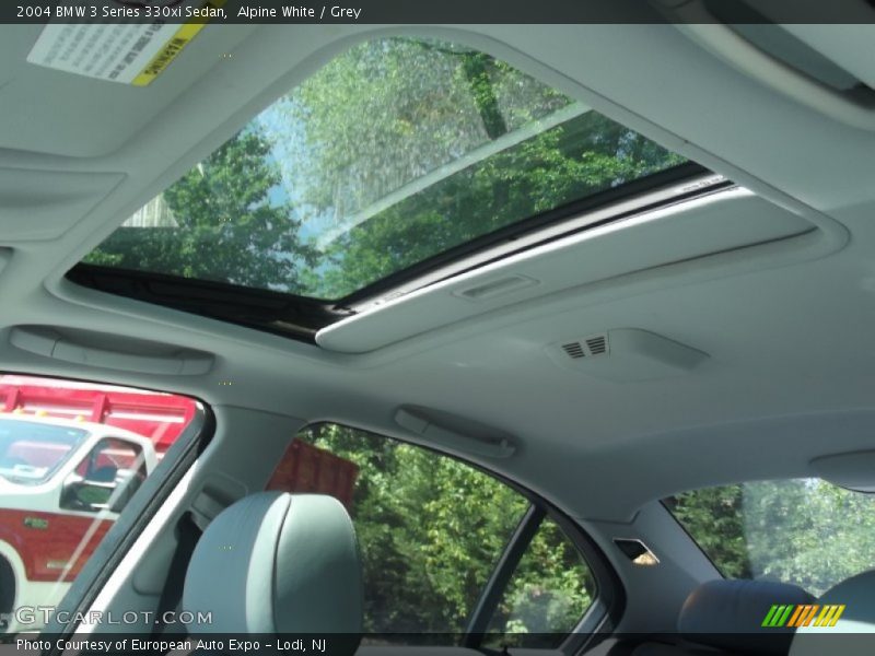 Sunroof of 2004 3 Series 330xi Sedan