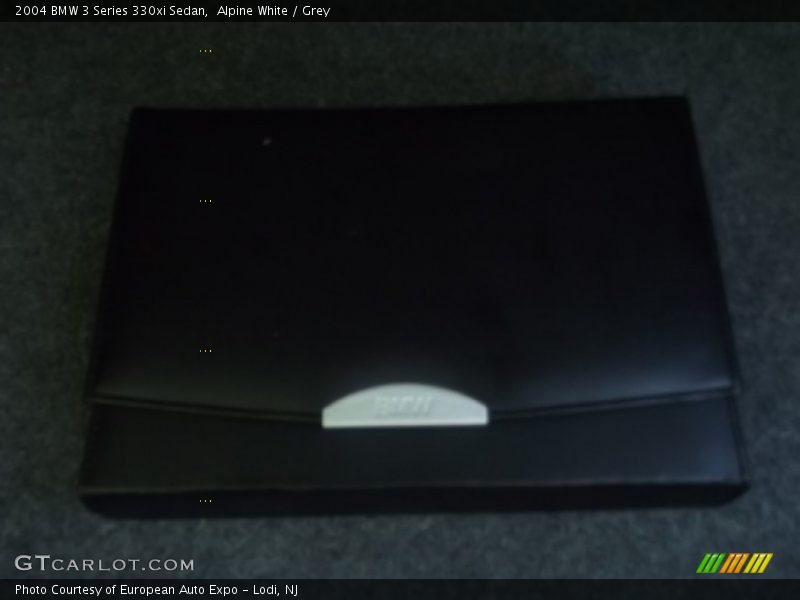 Alpine White / Grey 2004 BMW 3 Series 330xi Sedan