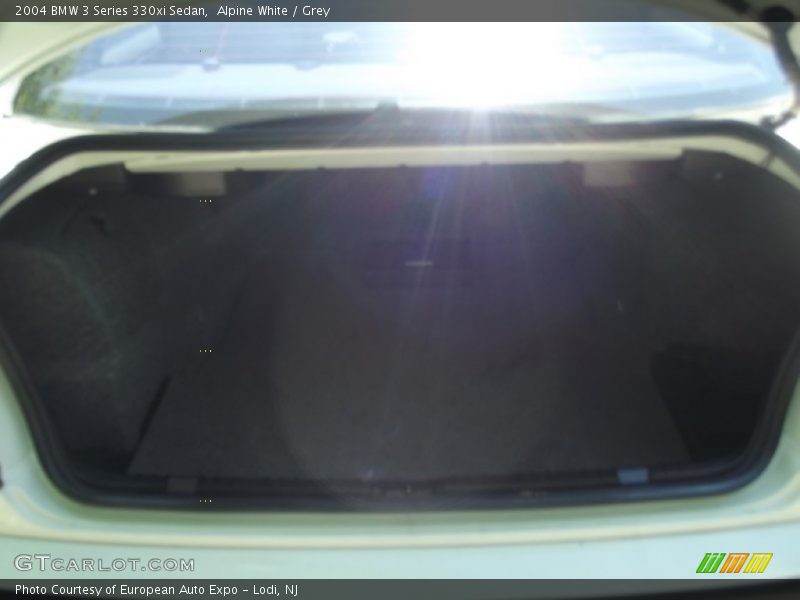 Alpine White / Grey 2004 BMW 3 Series 330xi Sedan