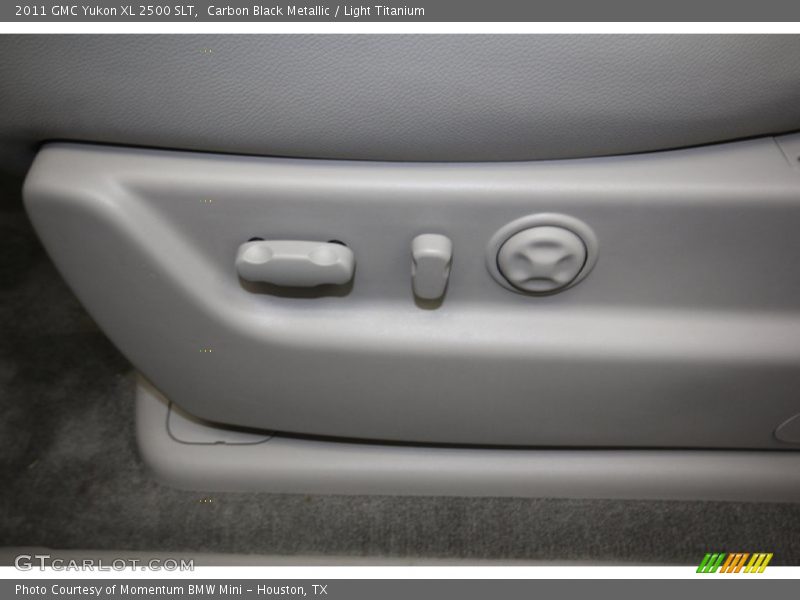 Controls of 2011 Yukon XL 2500 SLT