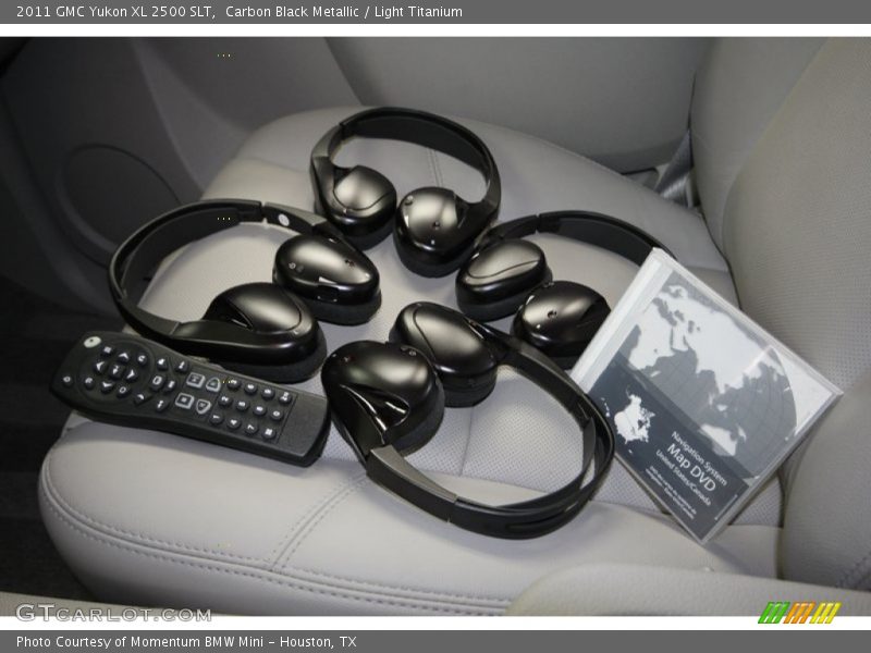 Carbon Black Metallic / Light Titanium 2011 GMC Yukon XL 2500 SLT