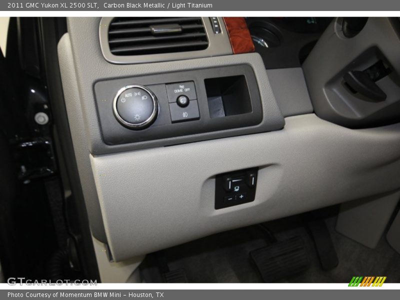 Carbon Black Metallic / Light Titanium 2011 GMC Yukon XL 2500 SLT
