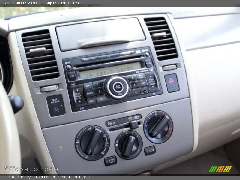 Super Black / Beige 2007 Nissan Versa SL