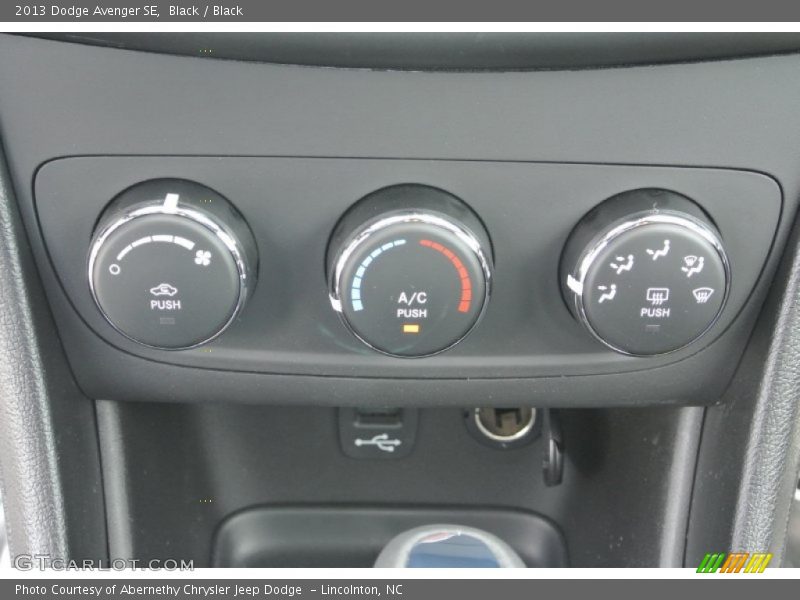 Black / Black 2013 Dodge Avenger SE