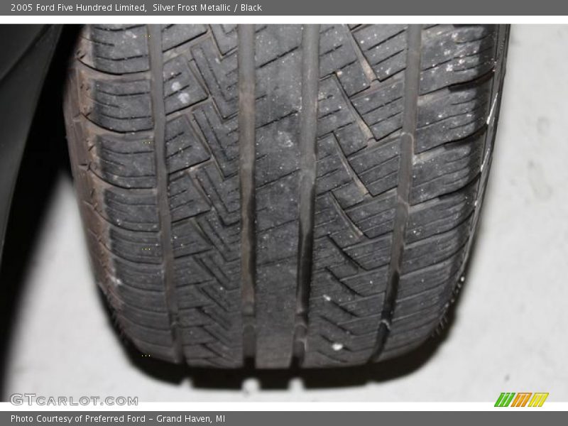 Silver Frost Metallic / Black 2005 Ford Five Hundred Limited