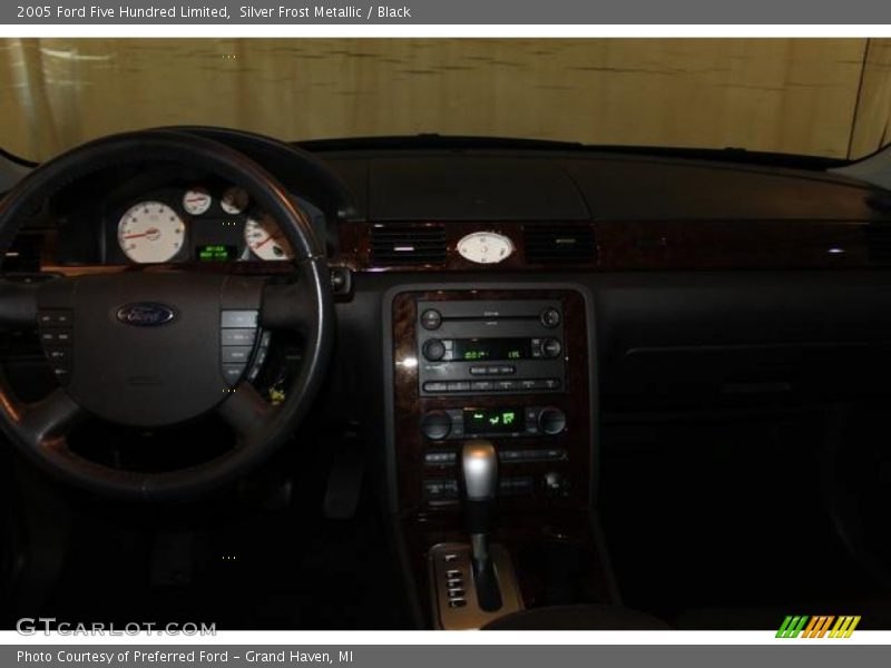 Silver Frost Metallic / Black 2005 Ford Five Hundred Limited