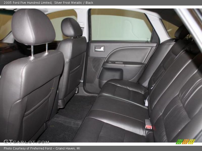 Silver Frost Metallic / Black 2005 Ford Five Hundred Limited