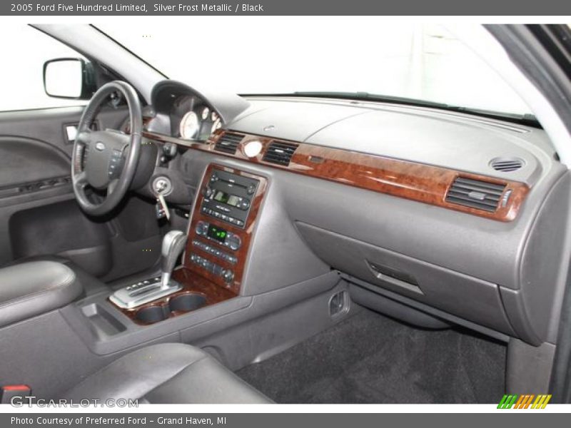 Silver Frost Metallic / Black 2005 Ford Five Hundred Limited