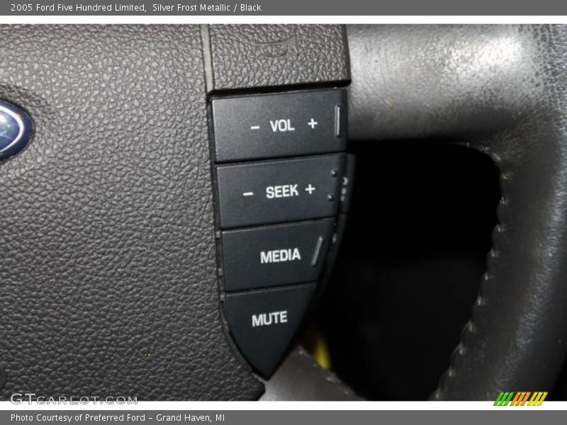 Silver Frost Metallic / Black 2005 Ford Five Hundred Limited