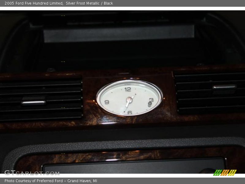 Silver Frost Metallic / Black 2005 Ford Five Hundred Limited