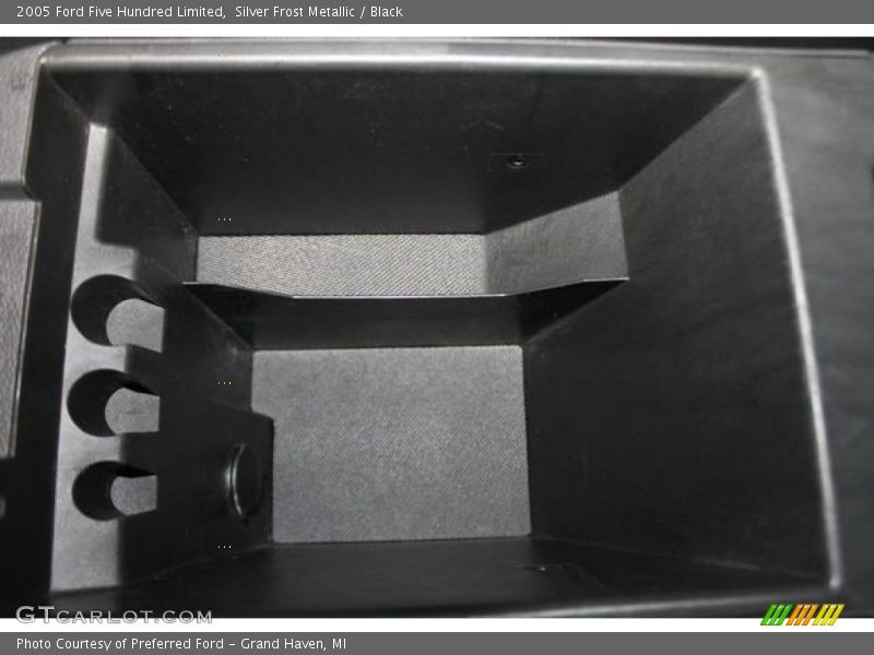 Silver Frost Metallic / Black 2005 Ford Five Hundred Limited