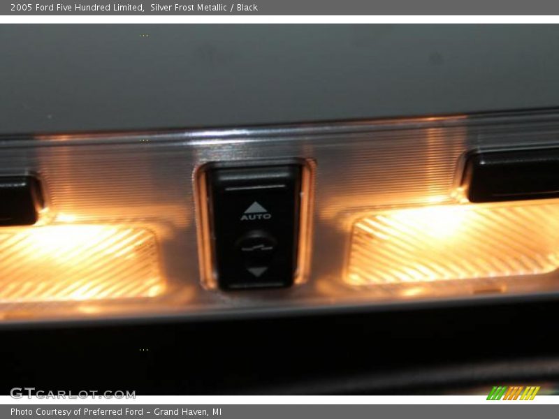 Silver Frost Metallic / Black 2005 Ford Five Hundred Limited