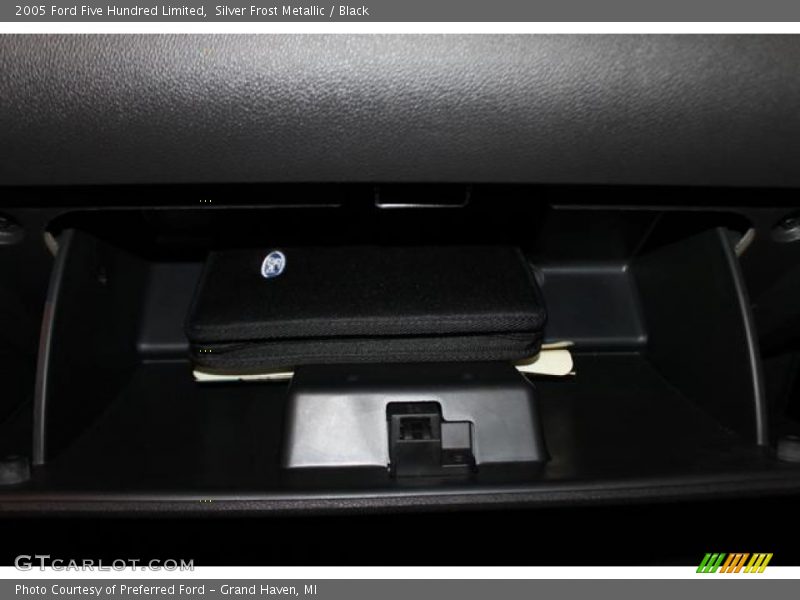 Silver Frost Metallic / Black 2005 Ford Five Hundred Limited