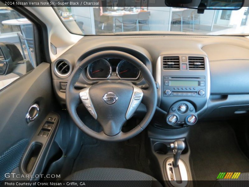 Dashboard of 2014 Versa Note SV