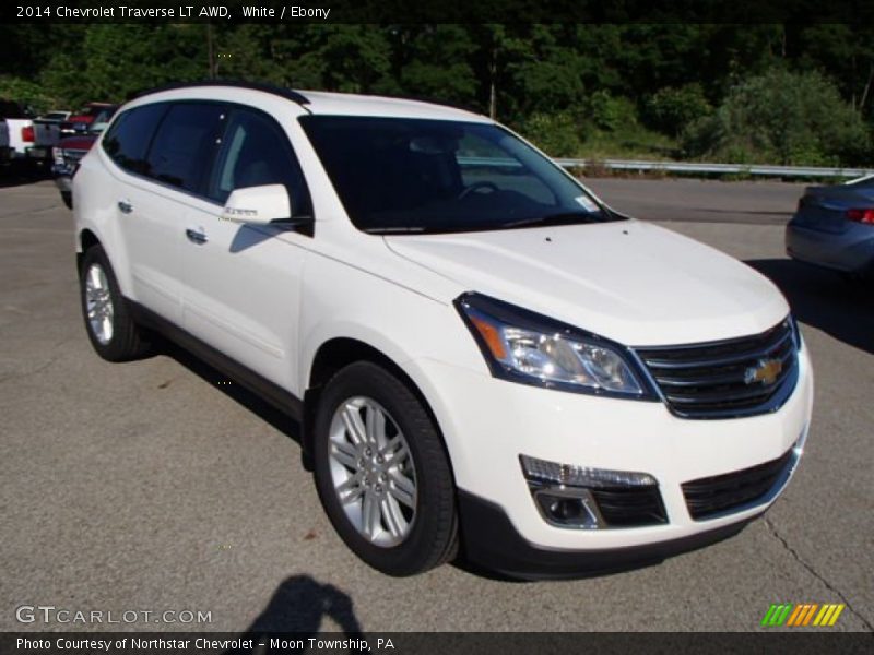 Front 3/4 View of 2014 Traverse LT AWD