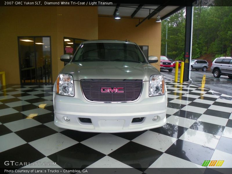 Diamond White Tri-Coat / Light Titanium 2007 GMC Yukon SLT