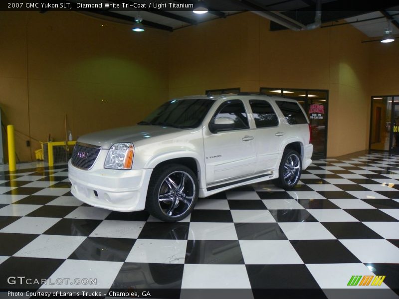 Diamond White Tri-Coat / Light Titanium 2007 GMC Yukon SLT