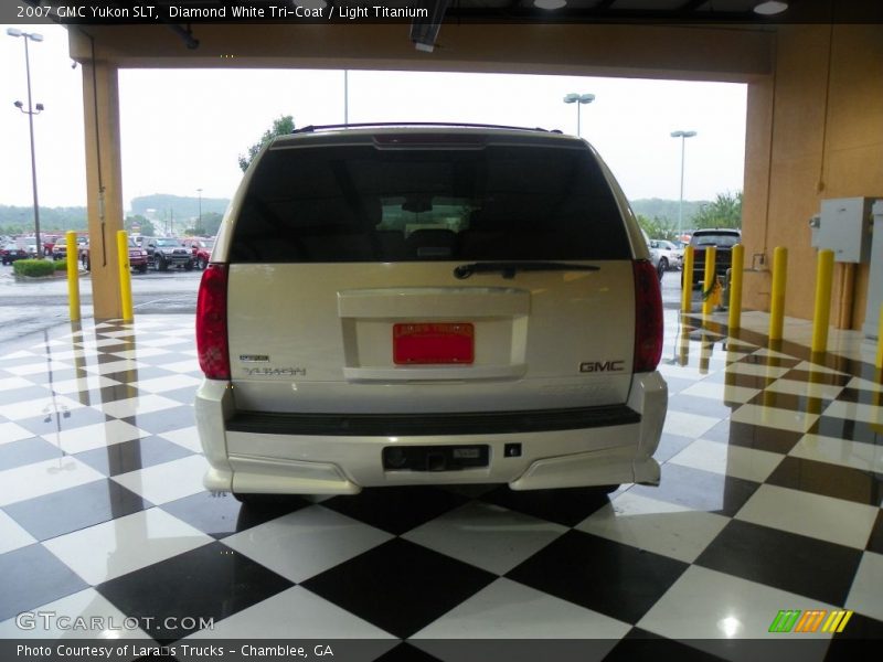 Diamond White Tri-Coat / Light Titanium 2007 GMC Yukon SLT
