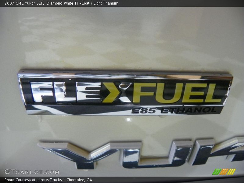 Diamond White Tri-Coat / Light Titanium 2007 GMC Yukon SLT