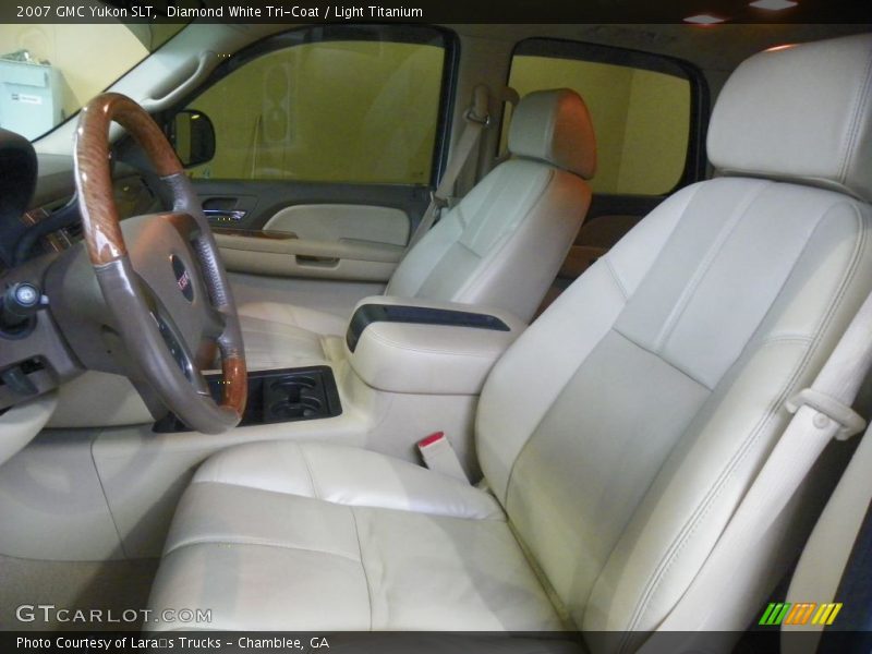 Diamond White Tri-Coat / Light Titanium 2007 GMC Yukon SLT