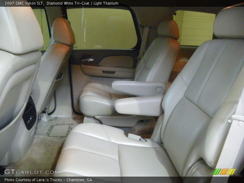 Diamond White Tri-Coat / Light Titanium 2007 GMC Yukon SLT