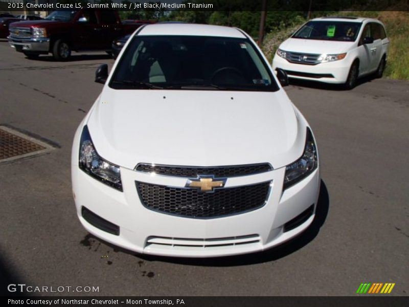 Summit White / Jet Black/Medium Titanium 2013 Chevrolet Cruze LS