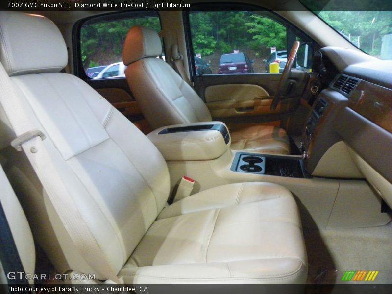 Diamond White Tri-Coat / Light Titanium 2007 GMC Yukon SLT