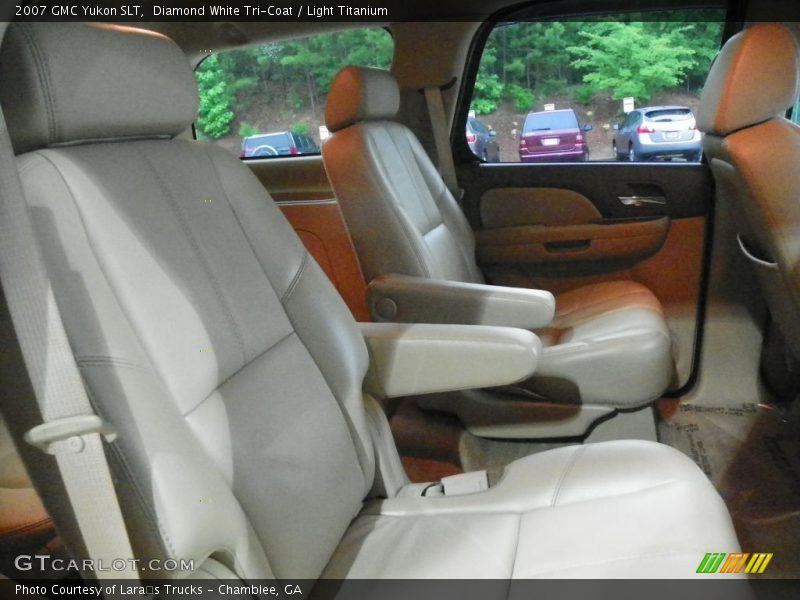 Diamond White Tri-Coat / Light Titanium 2007 GMC Yukon SLT