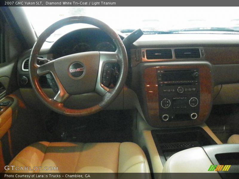 Diamond White Tri-Coat / Light Titanium 2007 GMC Yukon SLT