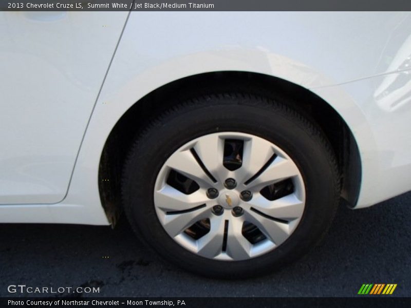 Summit White / Jet Black/Medium Titanium 2013 Chevrolet Cruze LS