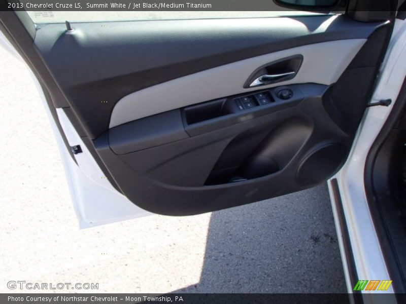 Summit White / Jet Black/Medium Titanium 2013 Chevrolet Cruze LS