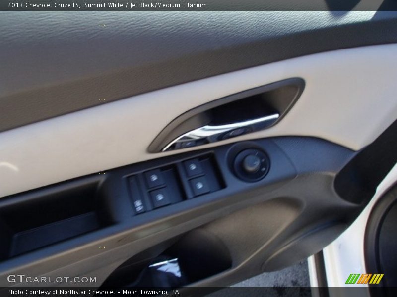 Summit White / Jet Black/Medium Titanium 2013 Chevrolet Cruze LS