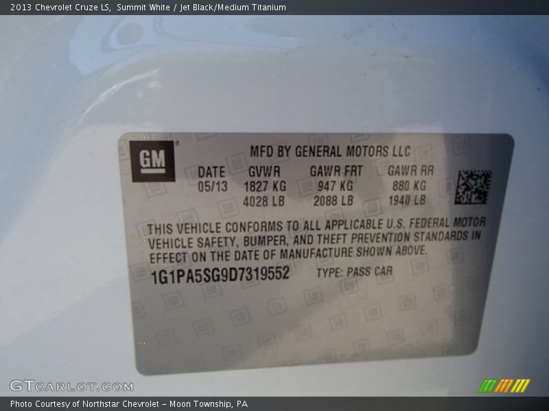 Summit White / Jet Black/Medium Titanium 2013 Chevrolet Cruze LS